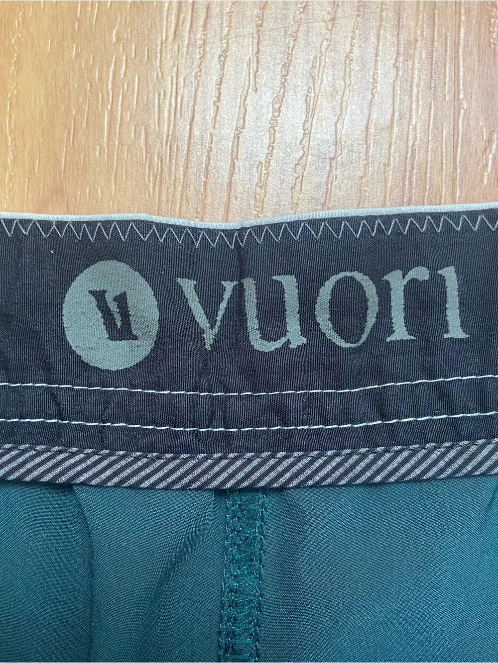 Vuori logo surfing